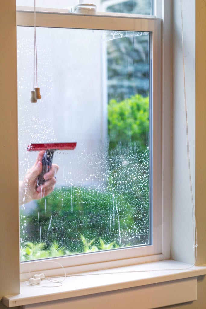 HERE'S HOW: Clean windows like a professional