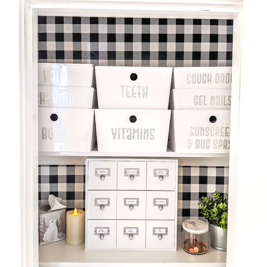 organized small spaces medicine cabinet