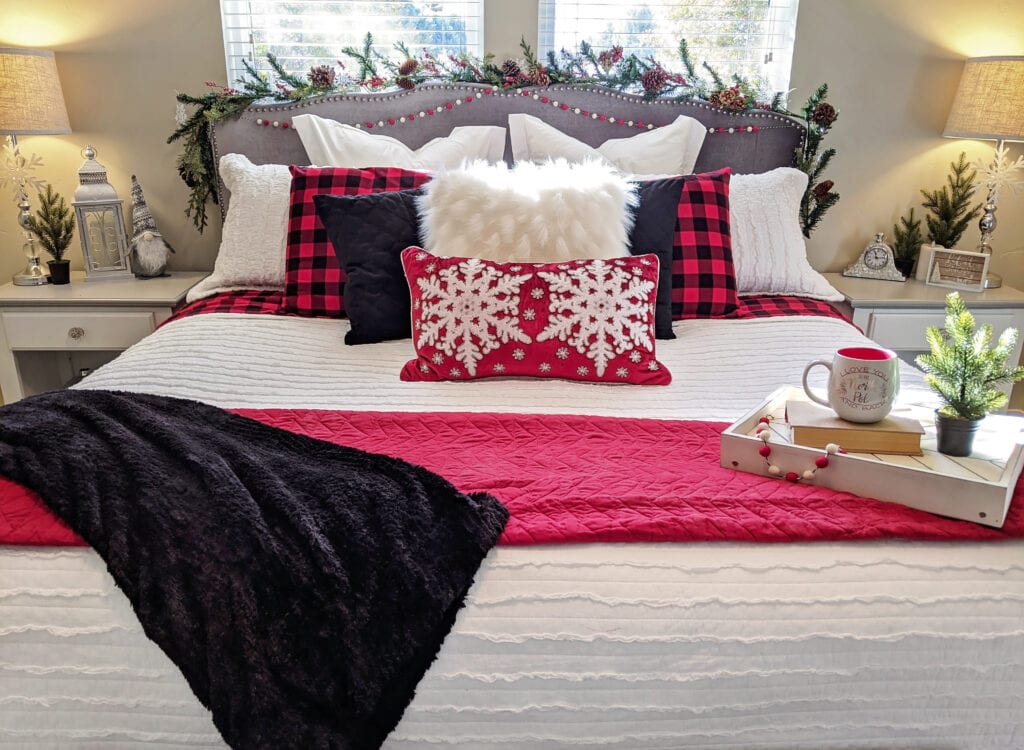 Pictures Of Bedrooms Decorated For Christmas