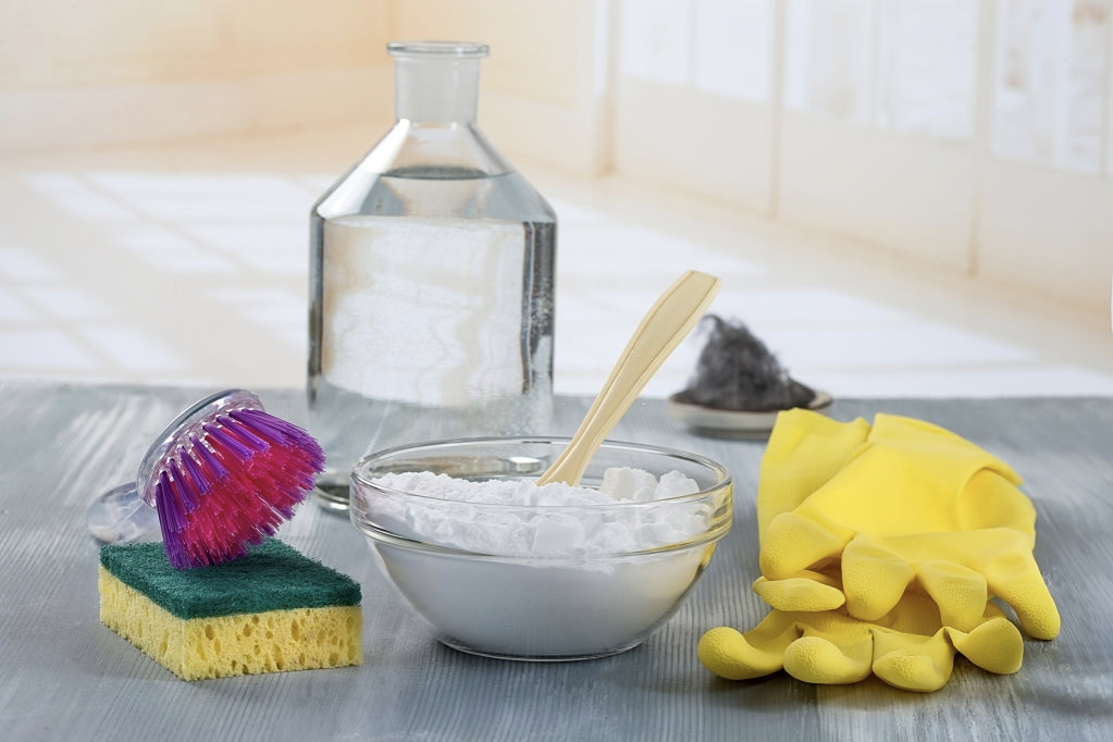 How To Clean Glass Shower Doors With Vinegar & Baking Soda (Steps & Video)  - Abbotts At Home