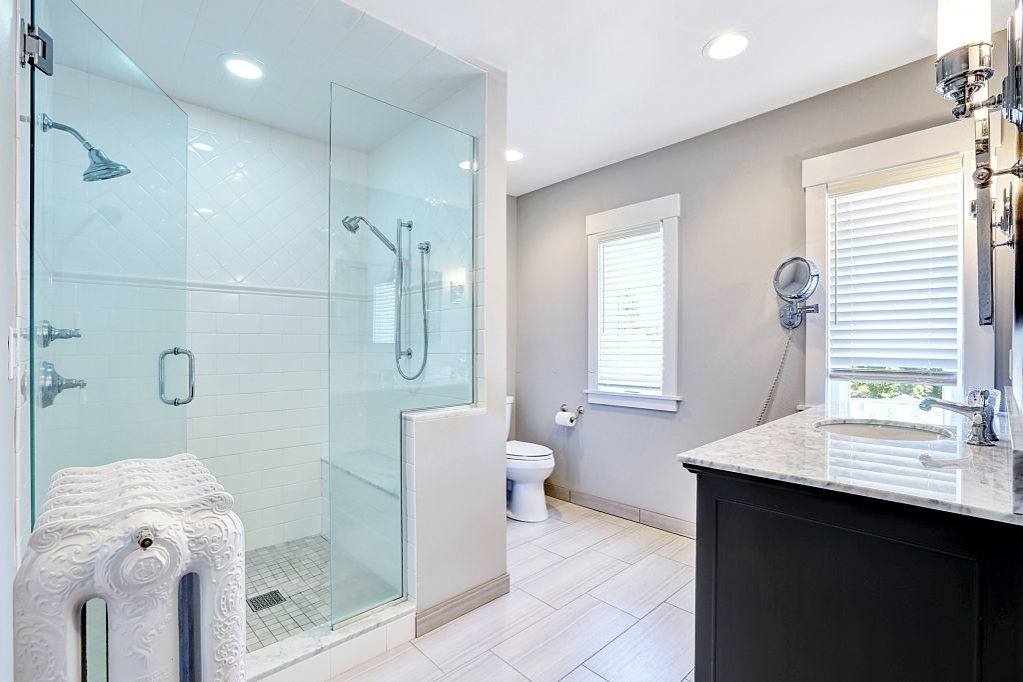 5 Top Tips to Keep Glass Shower Doors from Spotting