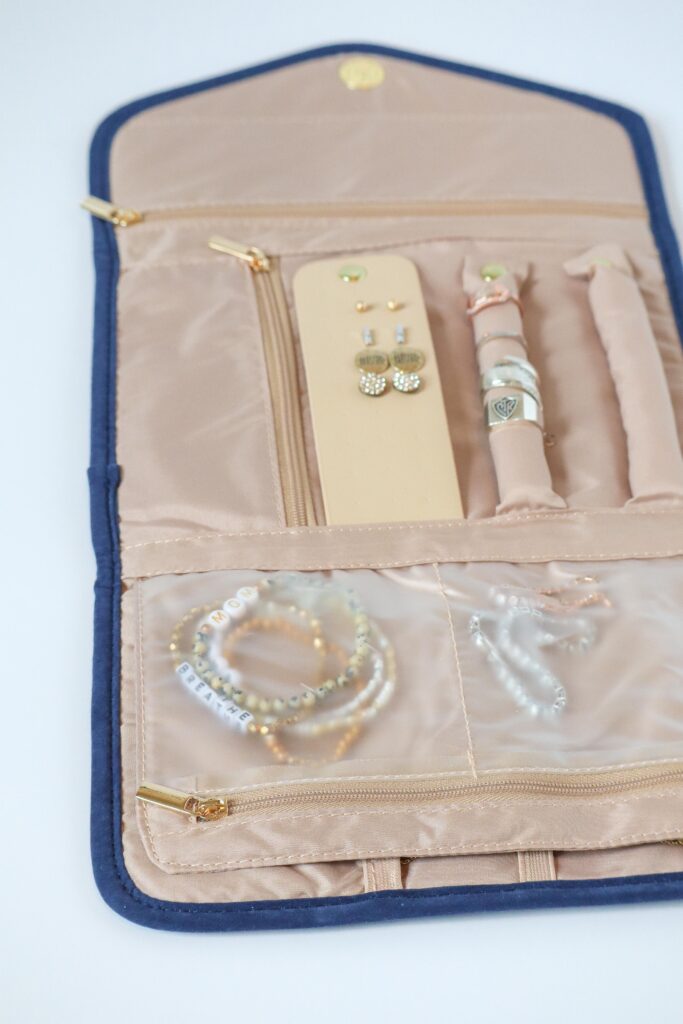 How to Pack Necklaces 