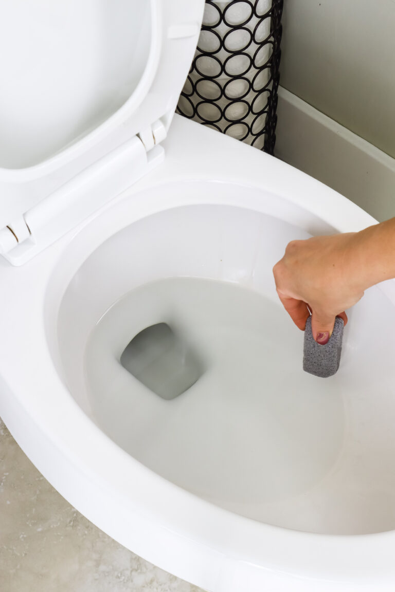 The Best Cleaning Tools to Clean the Bathroom