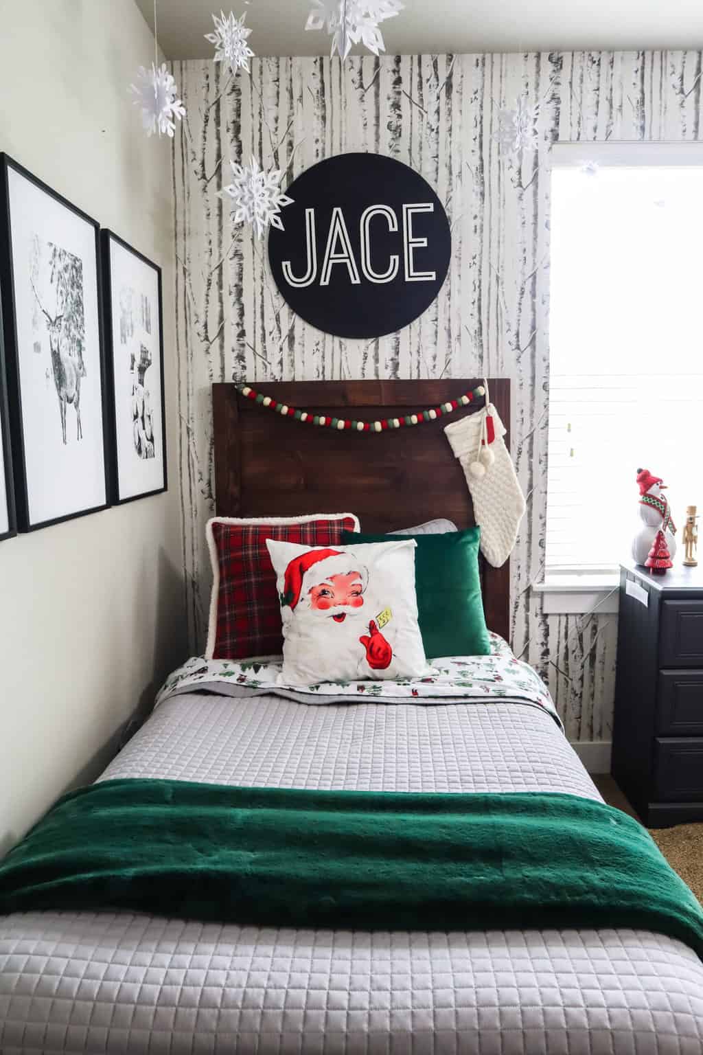 How to Decorate Your Kids’ Bedrooms for Christmas on a Budget