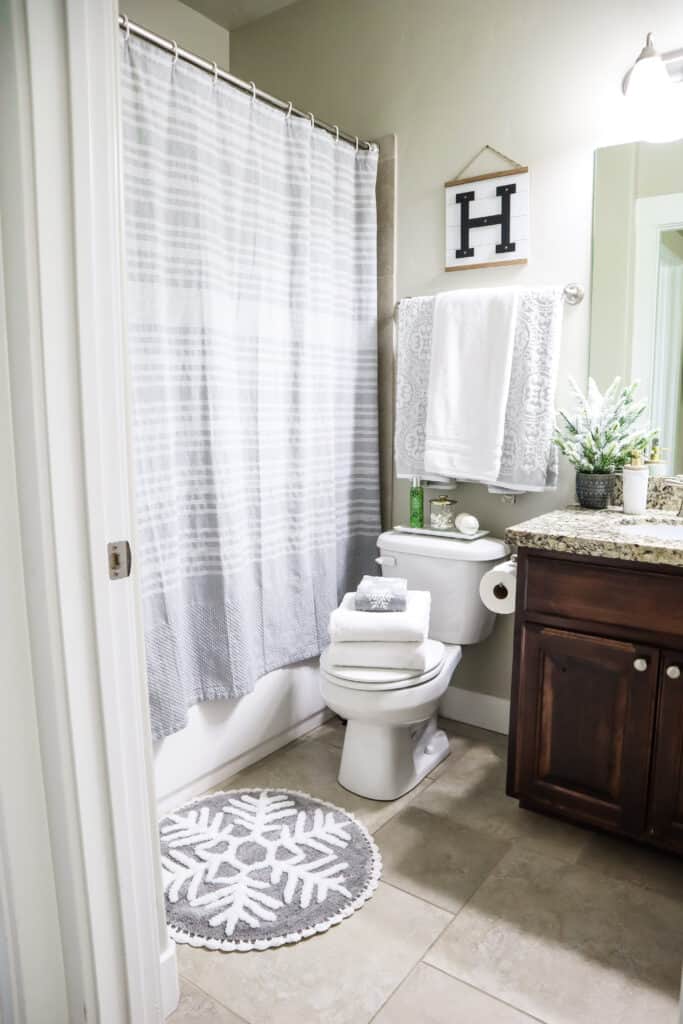 holiday guest bathroom checklist