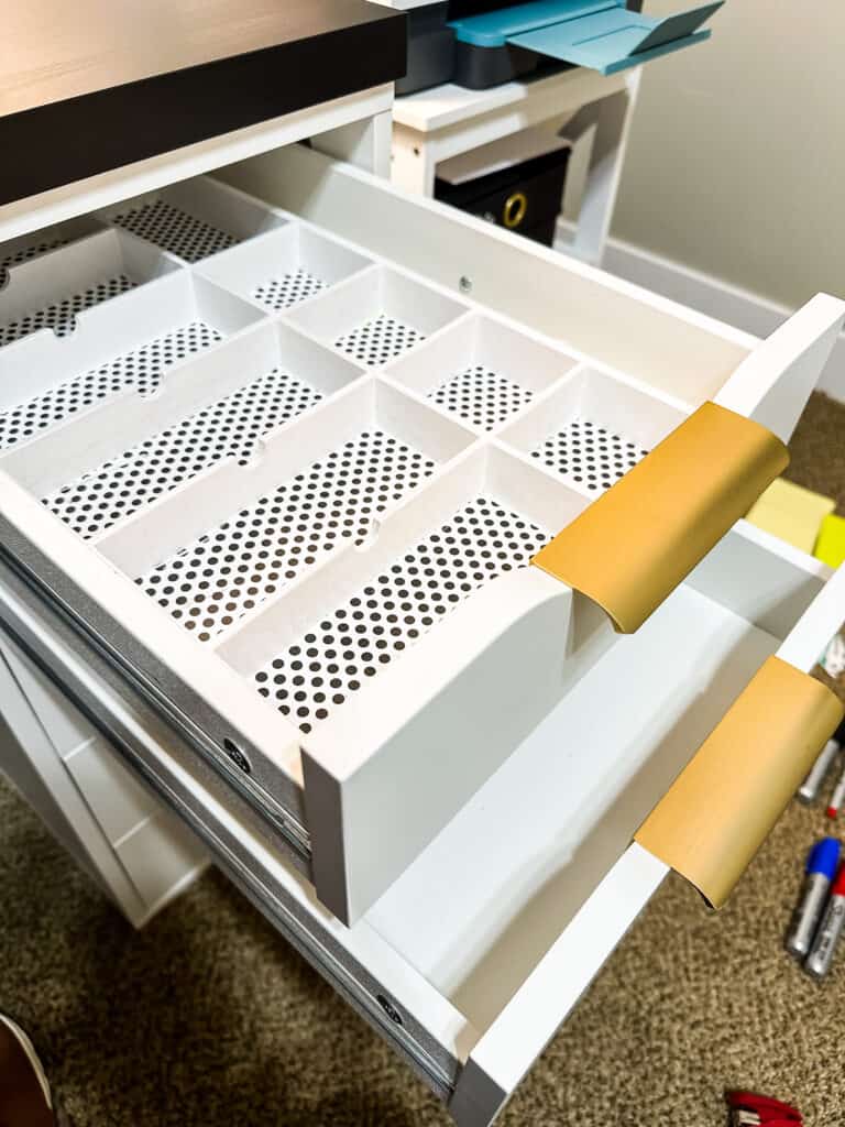 8 Tips for Organizing Desk Drawers for a More Efficient Workspace