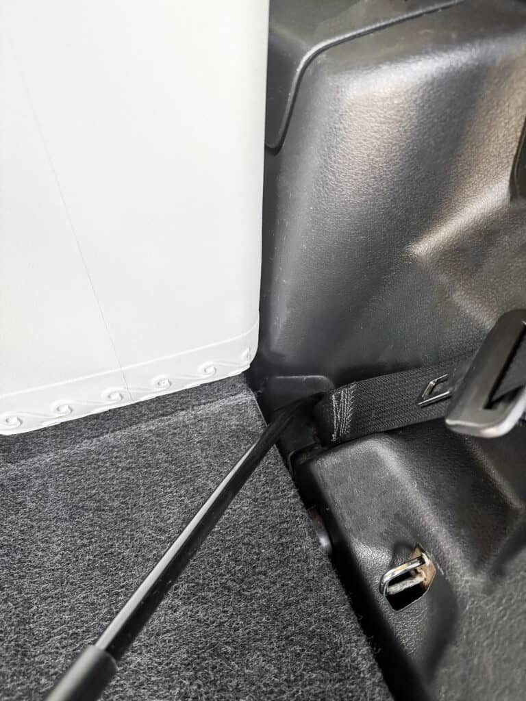 wall mounted garage vacuum for crevices in the car