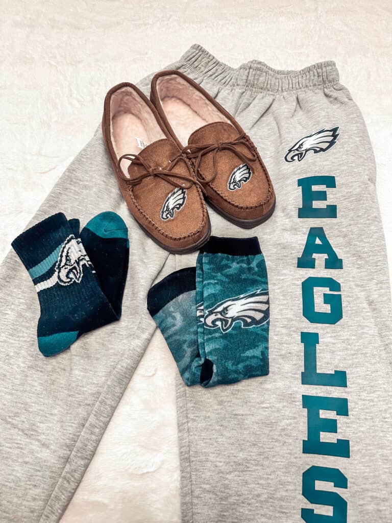 What to Wear: The Ultimate Guide To Game Day Outfits - Practical Perfection