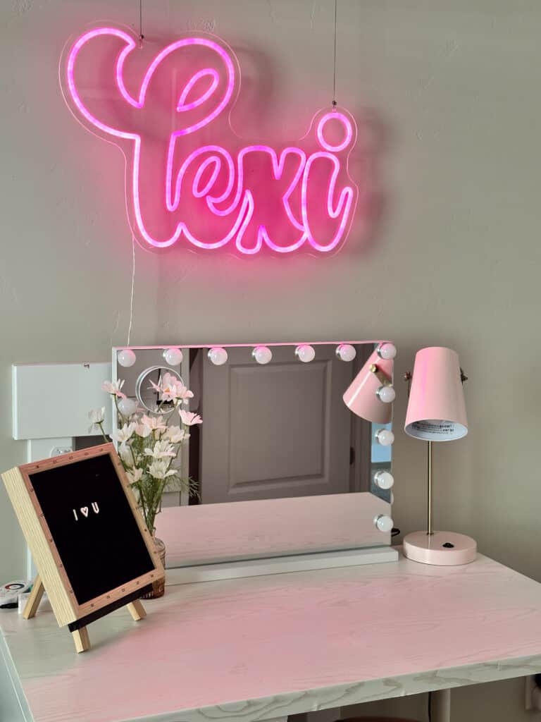 Do you need a neon sign in your home? The new @housebeautiful