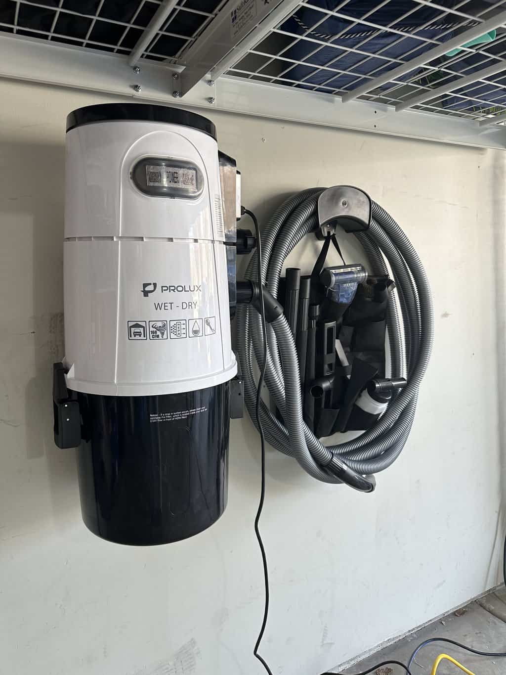 wall mounted vacuum cleaner