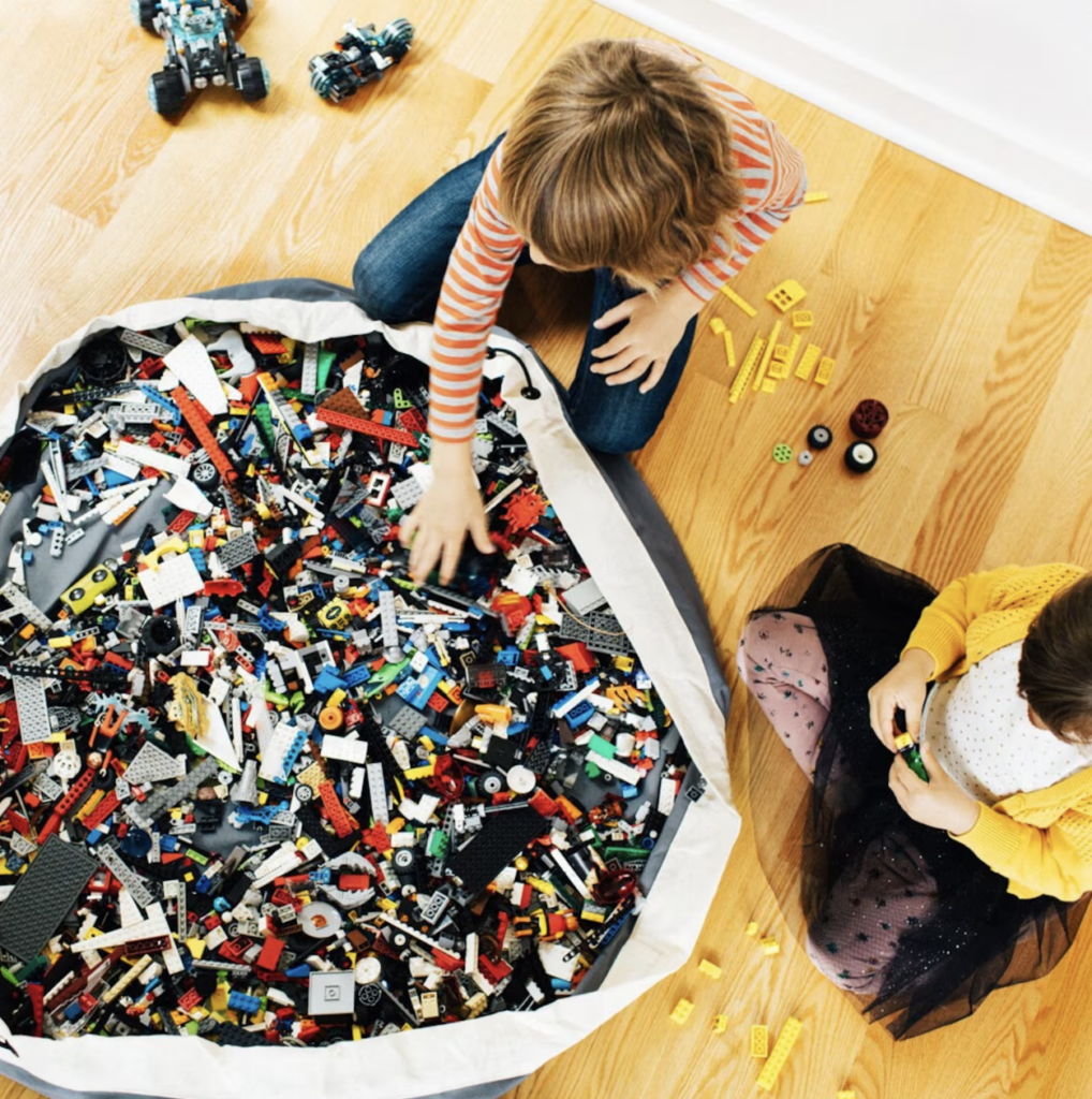 Lego storage with online mat